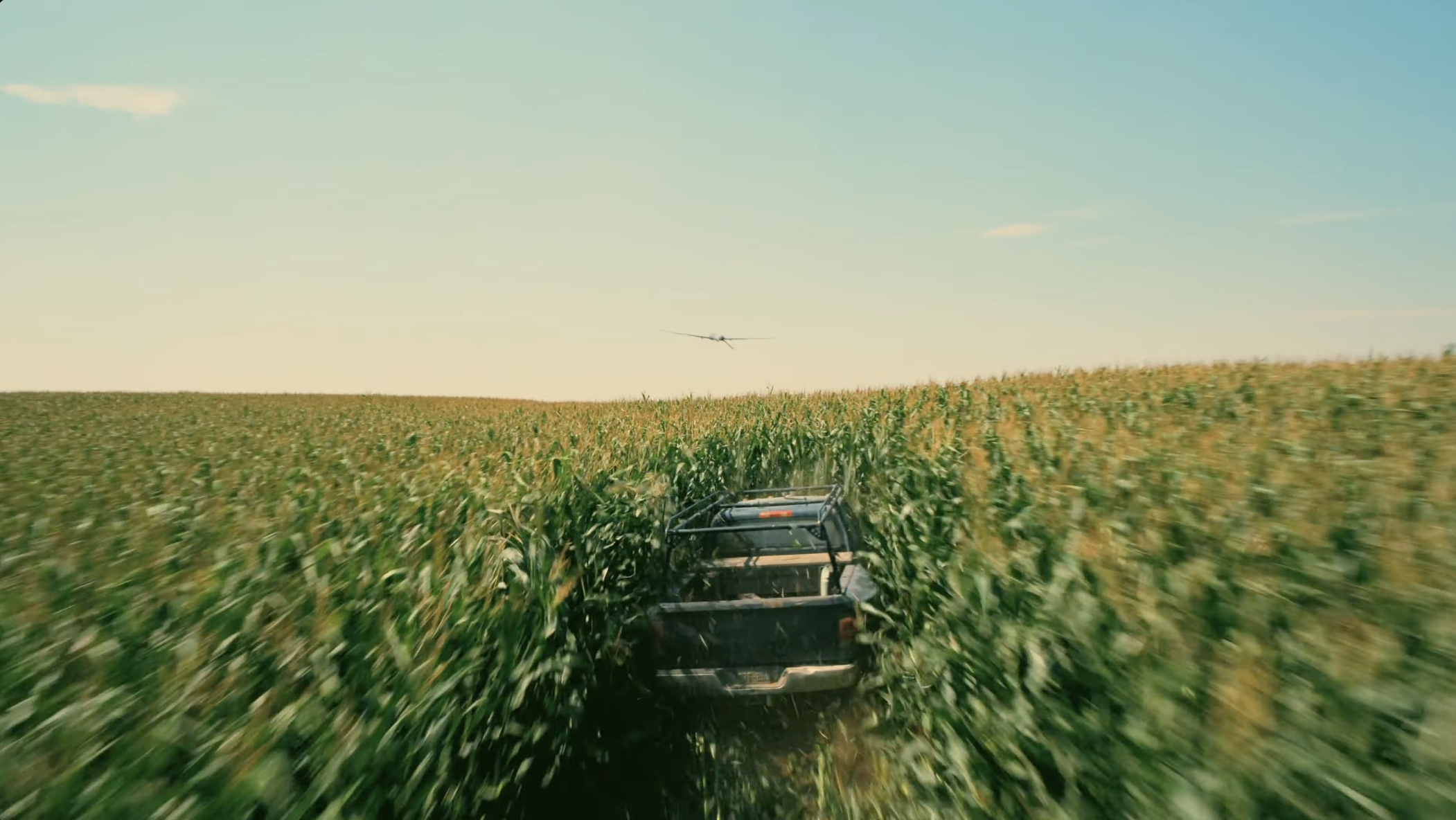 Cooper and Murph chasing the drone through the cornfield